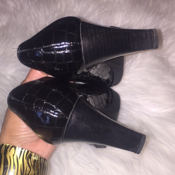 ❤️ Stuart Weitzman black high heel/pump ❤️ - Picture 5 of 8